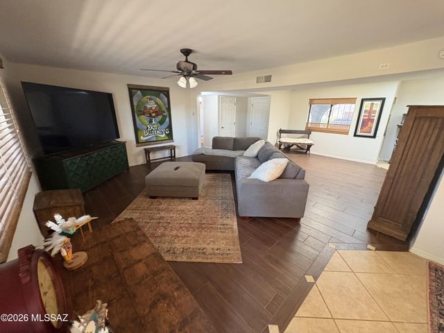 1211 N Paseo Del Cervato, Green Valley, AZ 85614