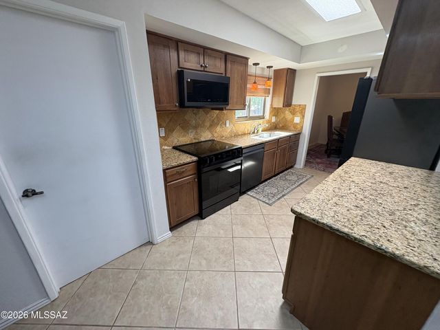 1211 N Paseo Del Cervato, Green Valley, AZ 85614