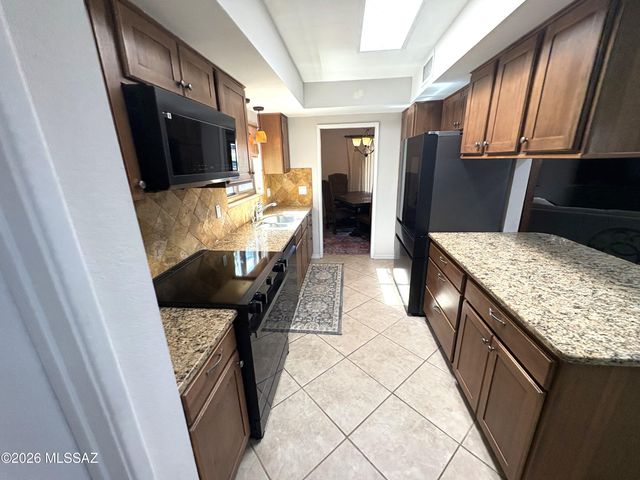 1211 N Paseo Del Cervato, Green Valley, AZ 85614