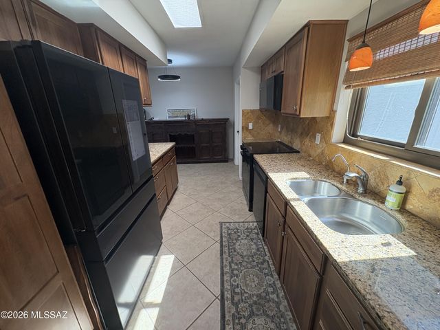 1211 N Paseo Del Cervato, Green Valley, AZ 85614