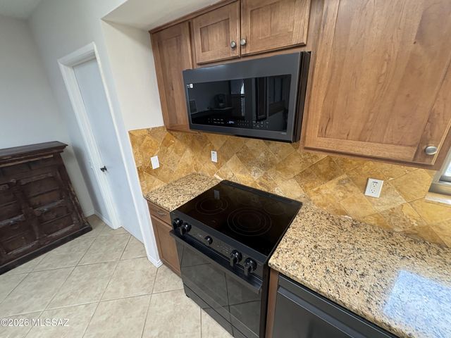 1211 N Paseo Del Cervato, Green Valley, AZ 85614