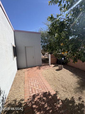 1211 N Paseo Del Cervato, Green Valley, AZ 85614