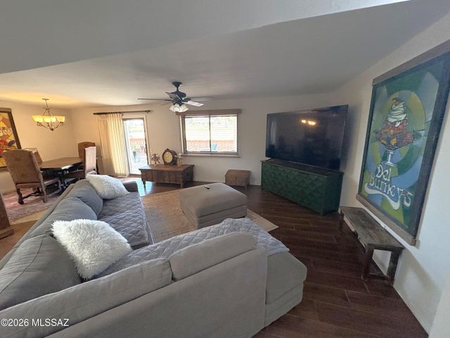 1211 N Paseo Del Cervato, Green Valley, AZ 85614