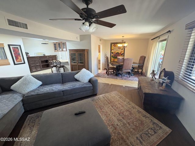 1211 N Paseo Del Cervato, Green Valley, AZ 85614