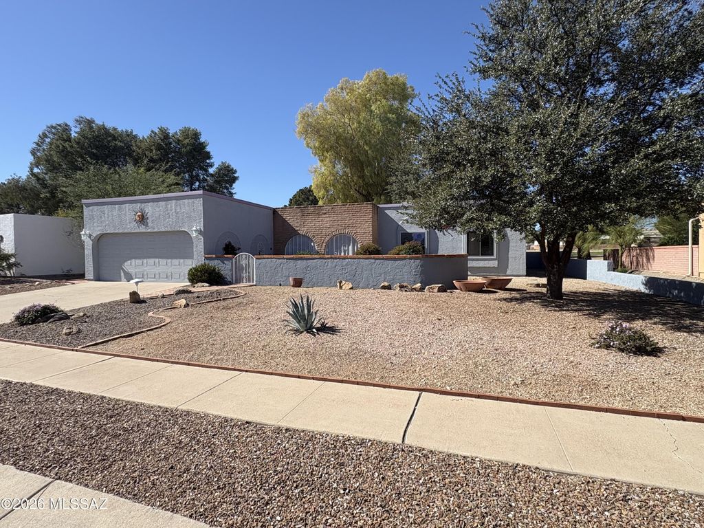 1211 N Paseo Del Cervato, Green Valley, AZ 85614