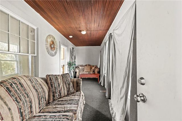 3800 Agnes Avenue, Kansas City, MO 64130