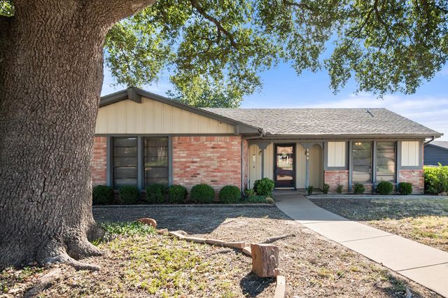 308 Rhineland Road, Benbrook, TX 76126