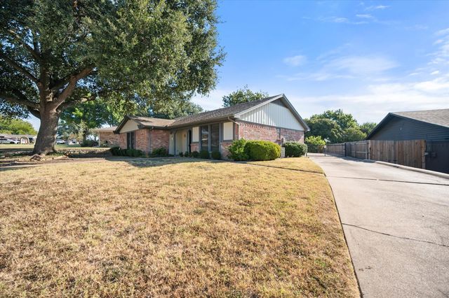 308 Rhineland Road, Benbrook, TX 76126
