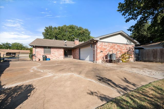 308 Rhineland Road, Benbrook, TX 76126