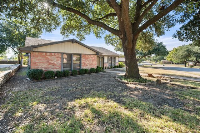 308 Rhineland Road, Benbrook, TX 76126