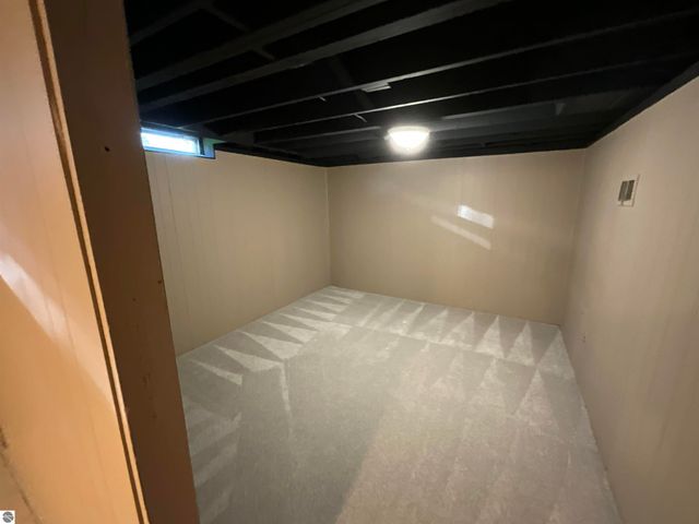 22501 Visnaw Street, St Clair Shores, MI 48081