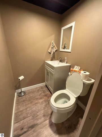 22501 Visnaw Street, St Clair Shores, MI 48081