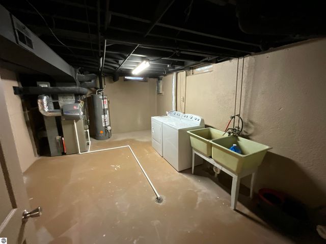 22501 Visnaw Street, St Clair Shores, MI 48081