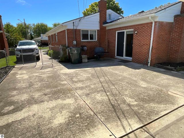22501 Visnaw Street, St Clair Shores, MI 48081