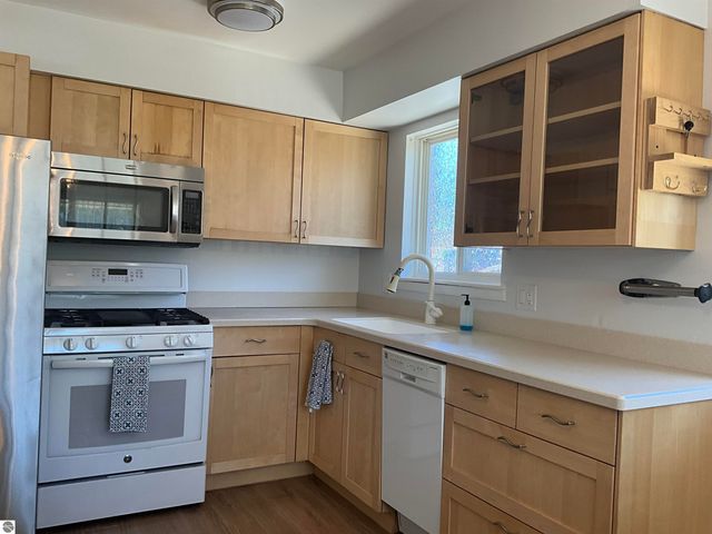22501 Visnaw Street, St Clair Shores, MI 48081