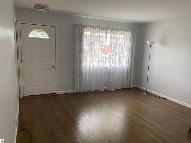 22501 Visnaw Street, St Clair Shores, MI 48081