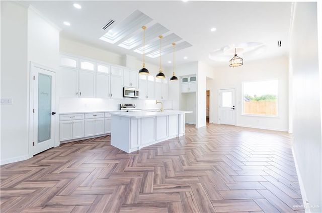 9118 N 25th Lane, Mcallen, TX 78504