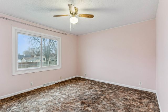 611 E San Marnan Drive, Waterloo, IA 50702