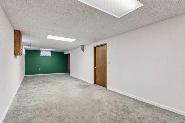 611 E San Marnan Drive, Waterloo, IA 50702