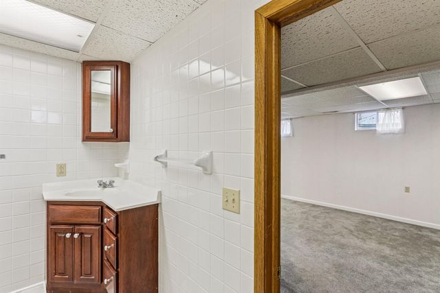 611 E San Marnan Drive, Waterloo, IA 50702