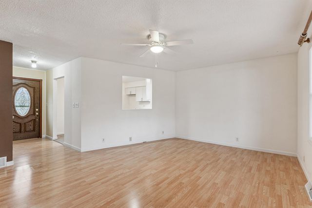 611 E San Marnan Drive, Waterloo, IA 50702