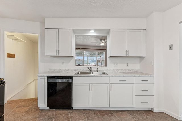 611 E San Marnan Drive, Waterloo, IA 50702