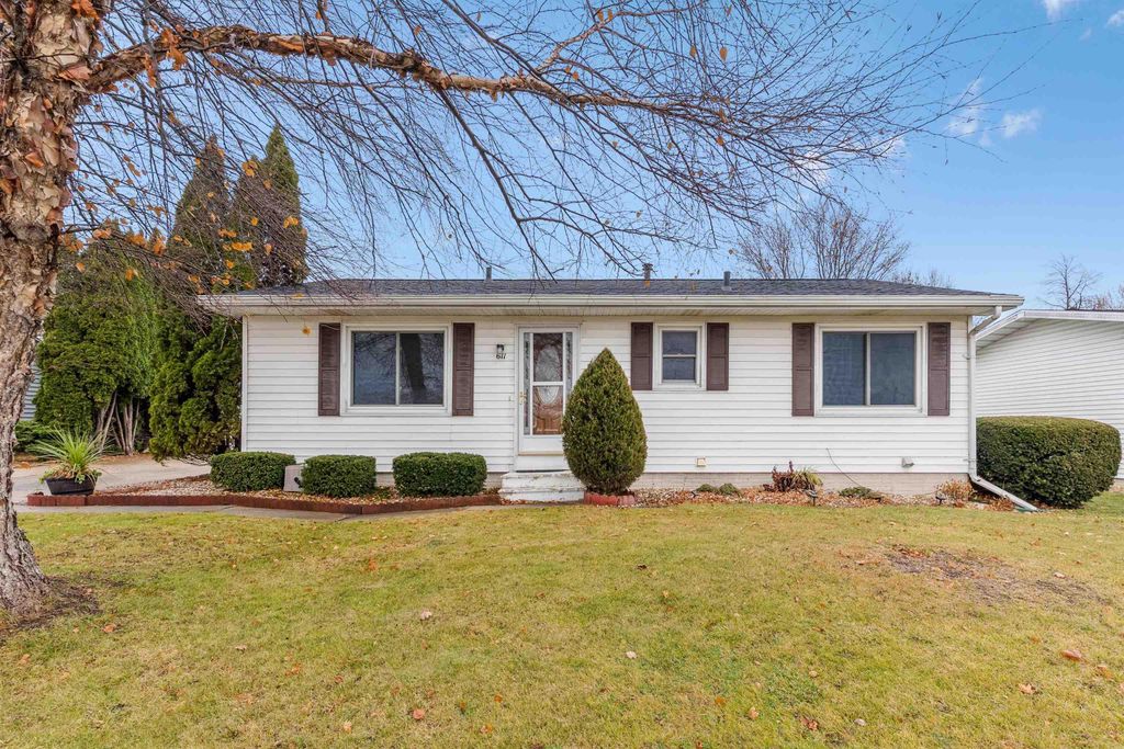 611 E San Marnan Drive, Waterloo, IA 50702