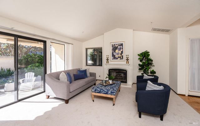 80 Fountain Grove Cir, Napa, CA 94558