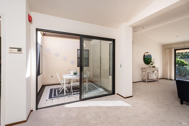 80 Fountain Grove Cir, Napa, CA 94558