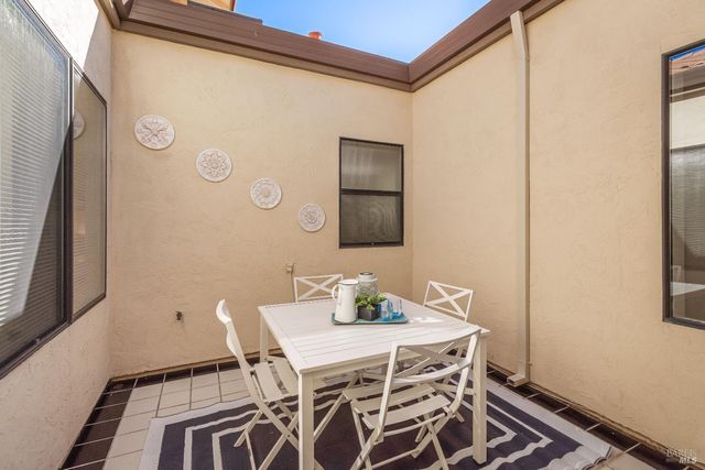 80 Fountain Grove Cir, Napa, CA 94558