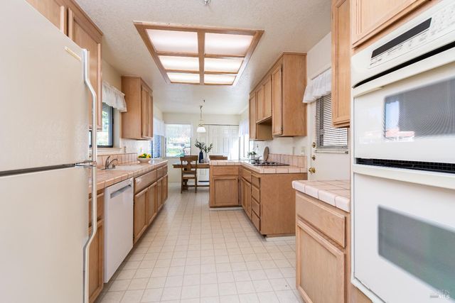 80 Fountain Grove Cir, Napa, CA 94558