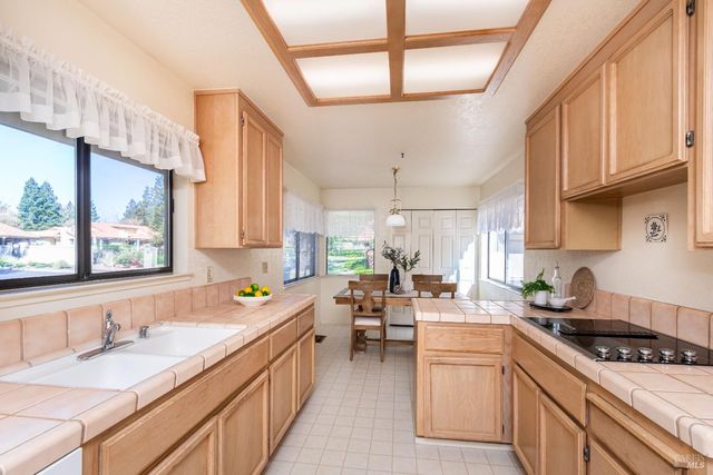 80 Fountain Grove Cir, Napa, CA 94558