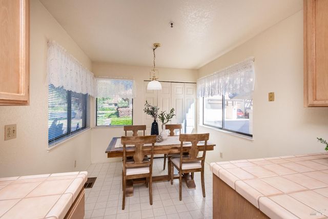 80 Fountain Grove Cir, Napa, CA 94558