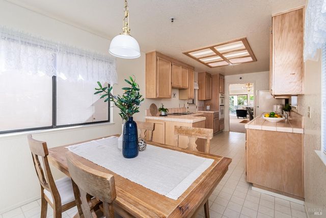 80 Fountain Grove Cir, Napa, CA 94558