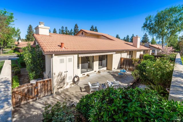 80 Fountain Grove Cir, Napa, CA 94558