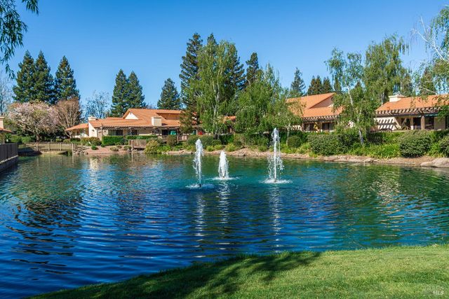 80 Fountain Grove Cir, Napa, CA 94558