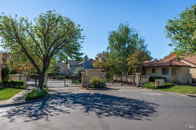 80 Fountain Grove Cir, Napa, CA 94558