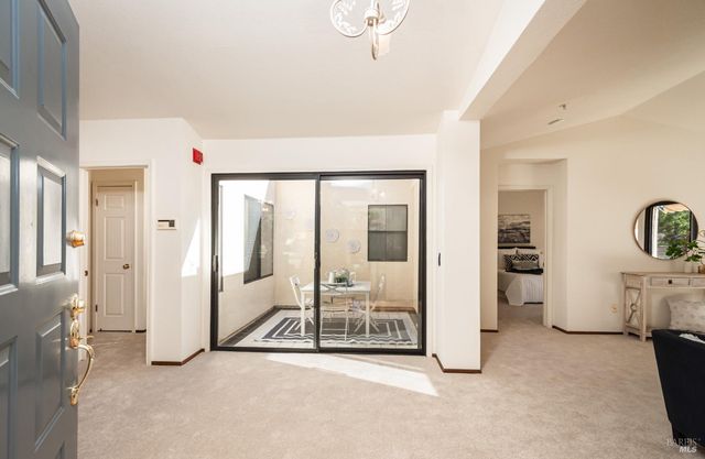 80 Fountain Grove Cir, Napa, CA 94558