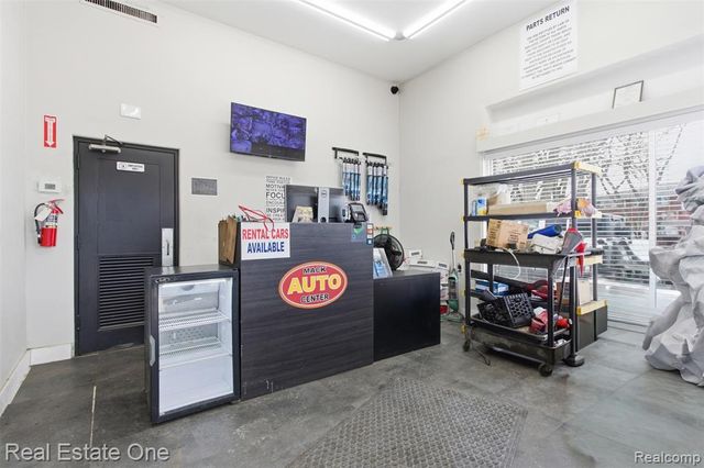 22900 Greater Mack Avenue, Saint Clair Shores, MI 48080