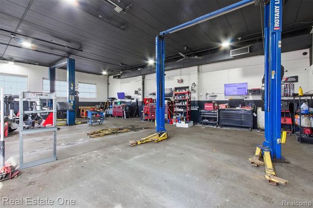 22900 Greater Mack Avenue, Saint Clair Shores, MI 48080