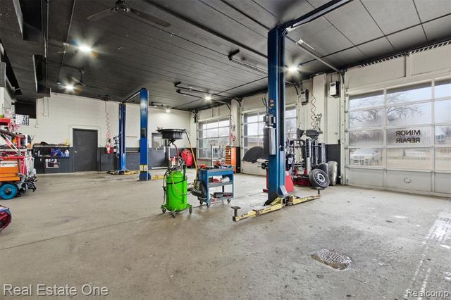 22900 Greater Mack Avenue, Saint Clair Shores, MI 48080