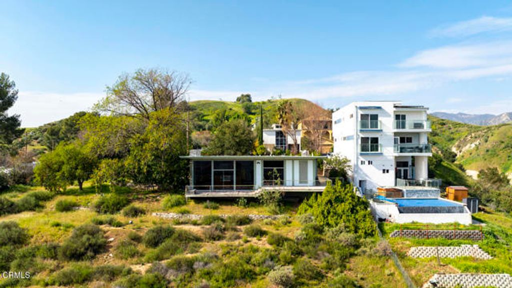 12016 Mountain View Trail, Sylmar (los Angeles), CA 91342