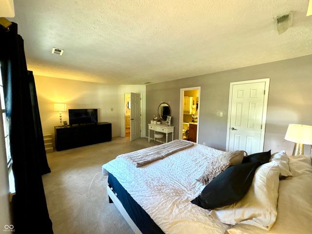 1059 Lake Drive E, Brownsburg, IN 46112