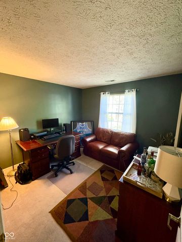 1059 Lake Drive E, Brownsburg, IN 46112