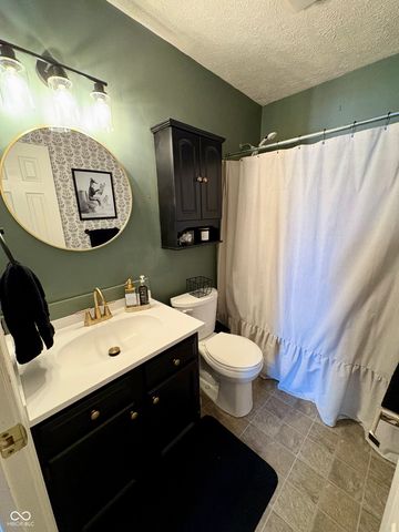 1059 Lake Drive E, Brownsburg, IN 46112