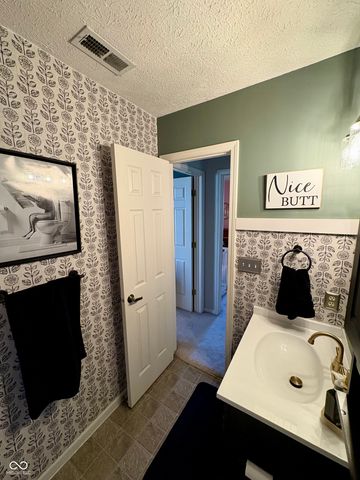 1059 Lake Drive E, Brownsburg, IN 46112