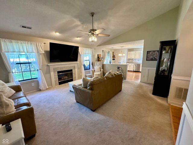 1059 Lake Drive E, Brownsburg, IN 46112