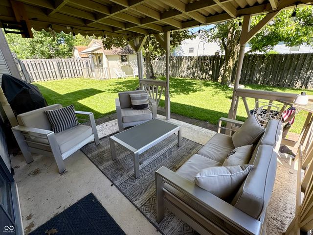 1059 Lake Drive E, Brownsburg, IN 46112