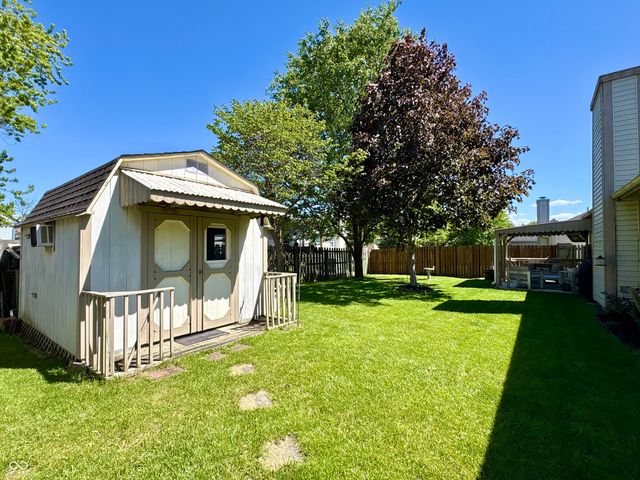 1059 Lake Drive E, Brownsburg, IN 46112