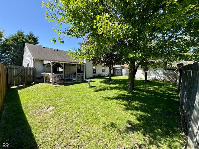 1059 Lake Drive E, Brownsburg, IN 46112